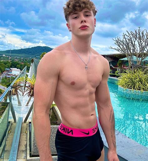 thomashilton420 OnlyFans Leaks 2025