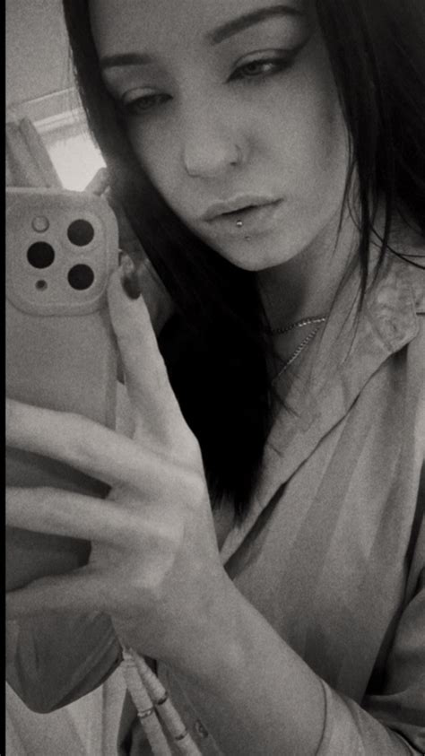 saskiastrips OnlyFans Leaks 2025