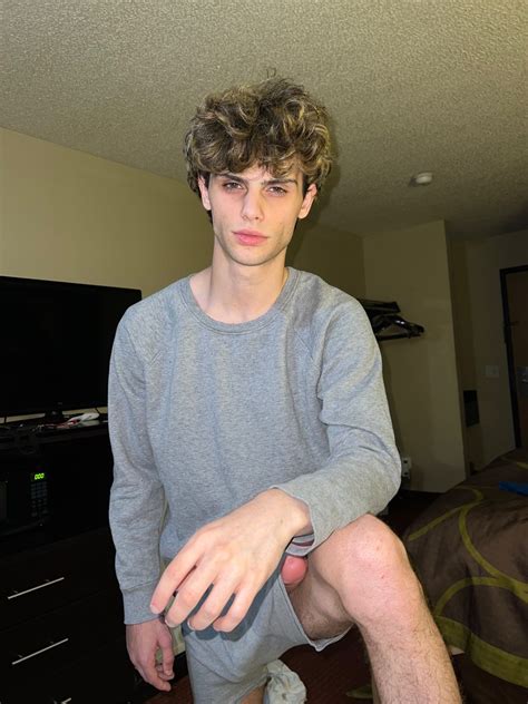 theaveragebttm OnlyFans Leaks 2025