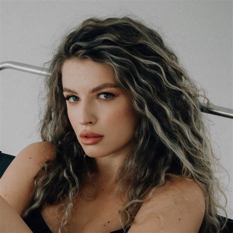 karinelacoquine OnlyFans Leaks 2025