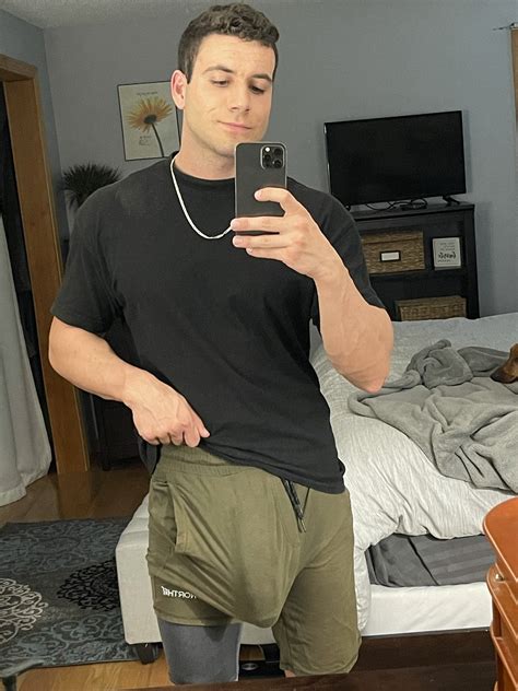 karlosferr24cm OnlyFans Leaks 2025