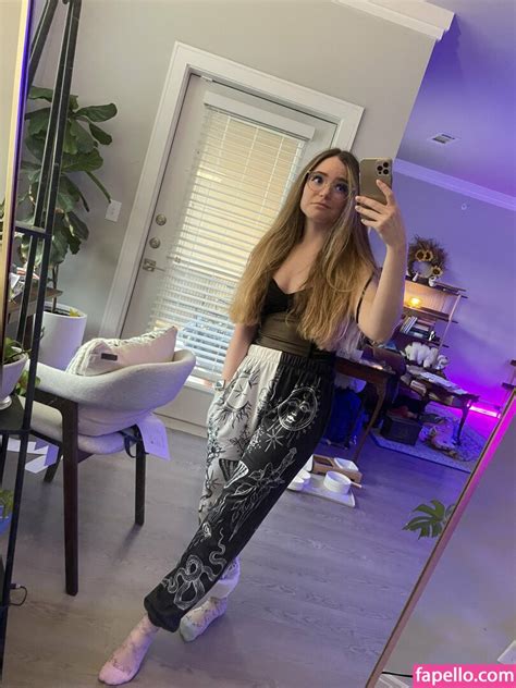 lovesbreadsticksfeeder OnlyFans Leaks 2025