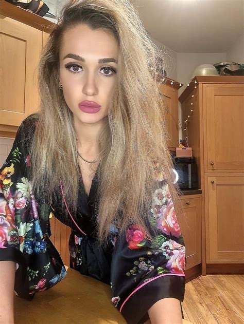 vale_pepper OnlyFans Leaks 2025