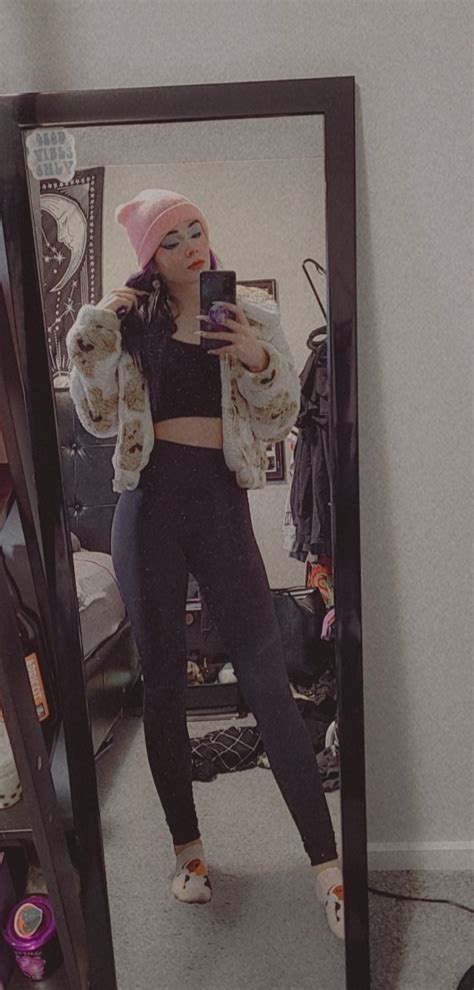 saucypeach96 OnlyFans Leaks 2025