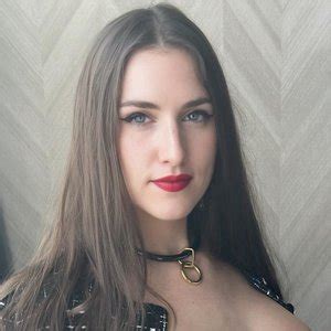 larathewife OnlyFans Leaks 2025