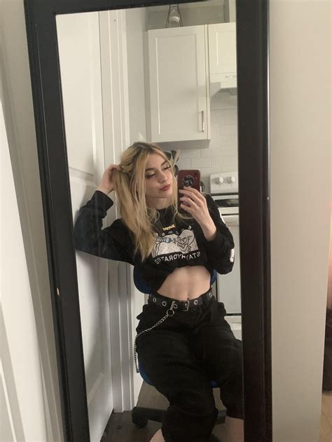 Mia-Young Fansly Leaks 2025
