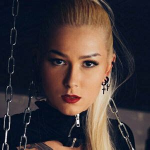 lunaperunafree OnlyFans Leaks 2025