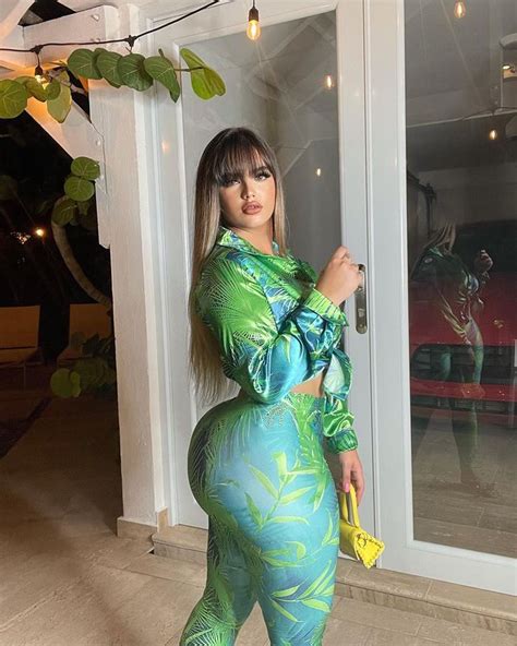 elyylabella OnlyFans Leaks 2025