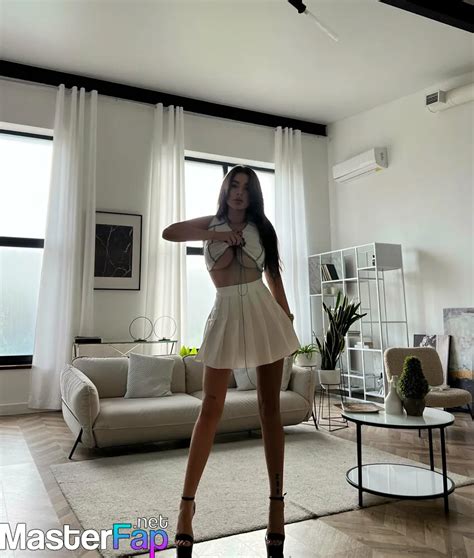 aleksandra_queenie OnlyFans Leaks 2025