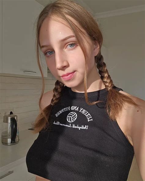 delfinium1 OnlyFans Leaks 2025