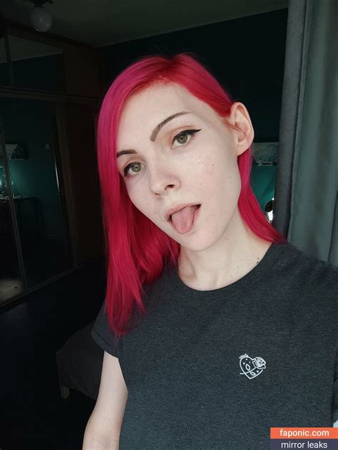 emmy_redfox OnlyFans Leaks 2025